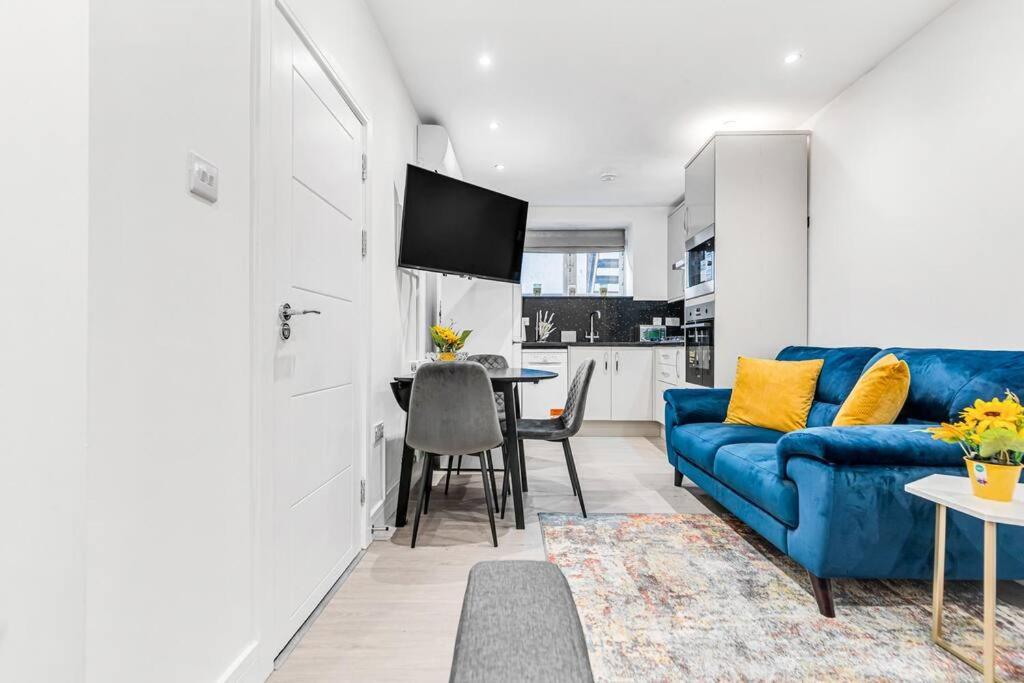 Luxstay Holland Park Apartment With Ac Лондон Экстерьер фото