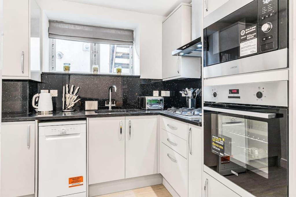 Luxstay Holland Park Apartment With Ac Лондон Экстерьер фото
