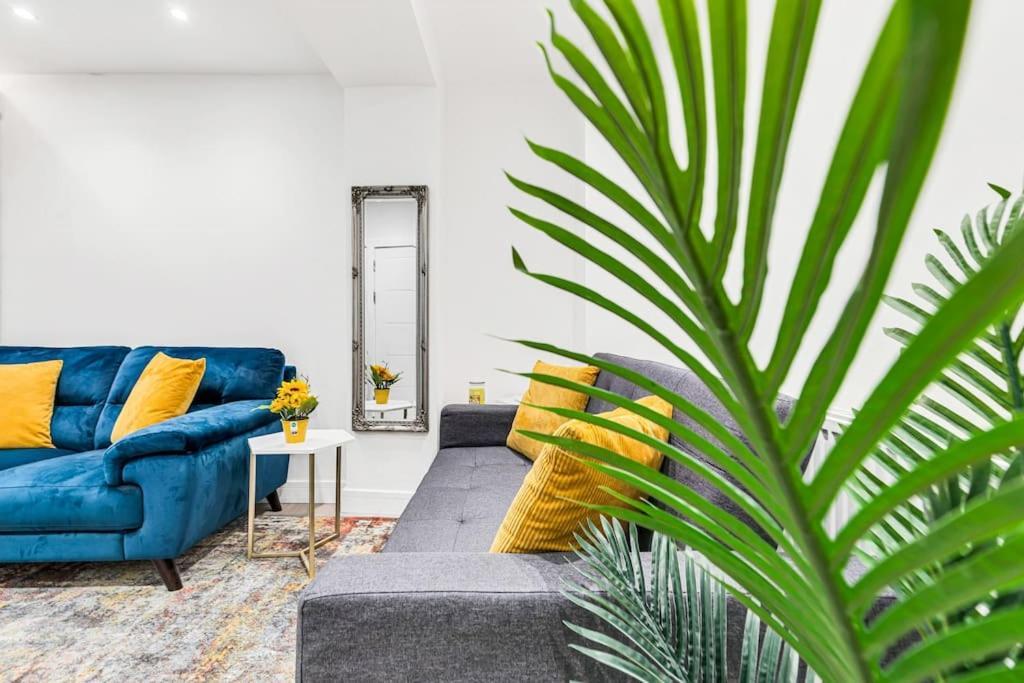 Luxstay Holland Park Apartment With Ac Лондон Экстерьер фото