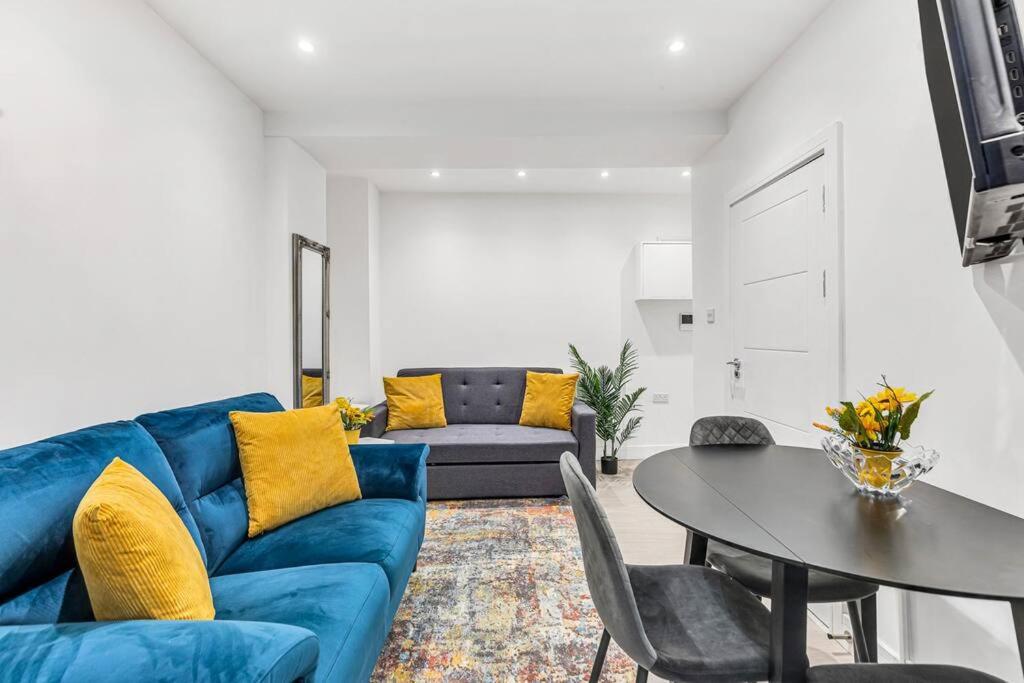 Luxstay Holland Park Apartment With Ac Лондон Экстерьер фото