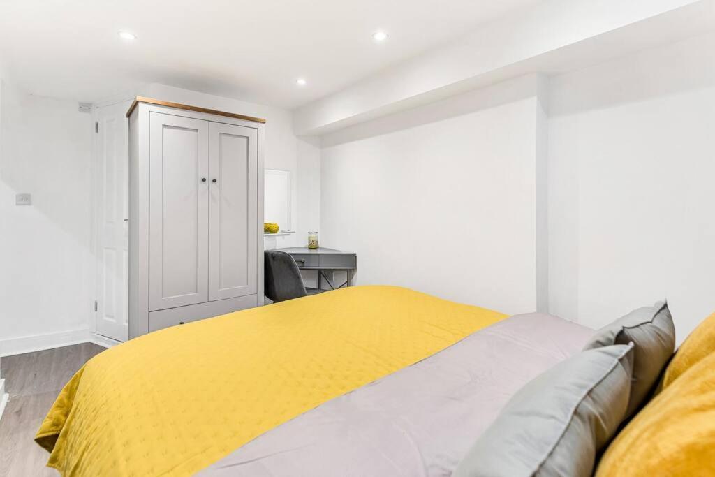 Luxstay Holland Park Apartment With Ac Лондон Экстерьер фото