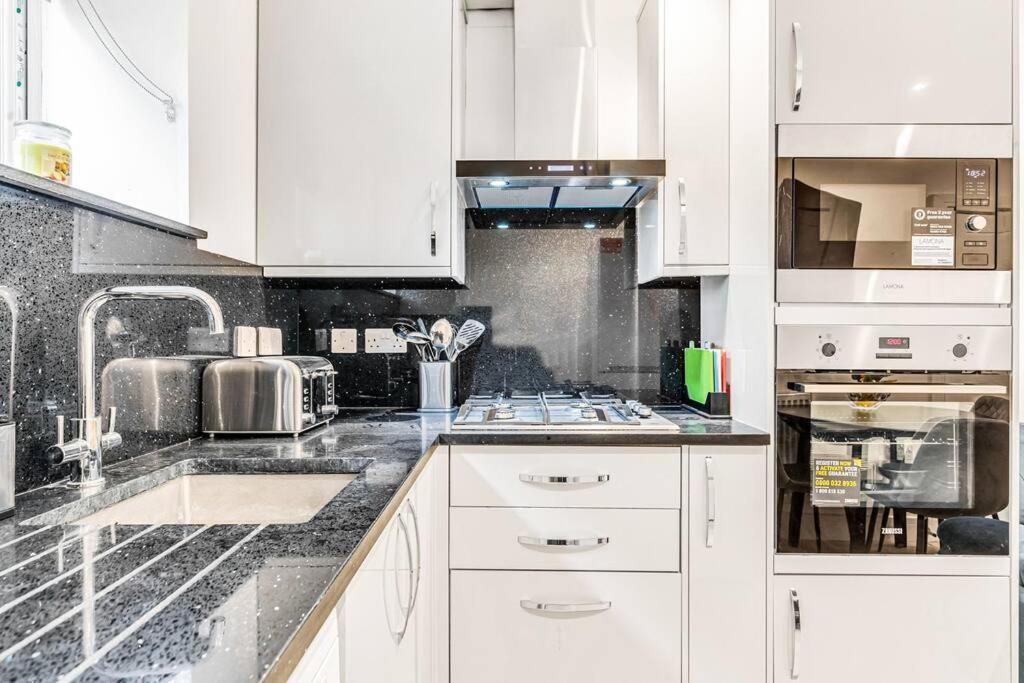 Luxstay Holland Park Apartment With Ac Лондон Экстерьер фото
